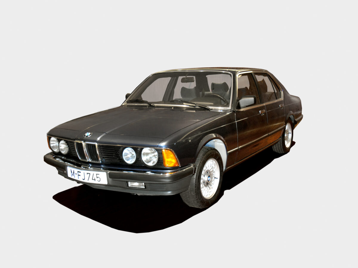 BMW - 745iA